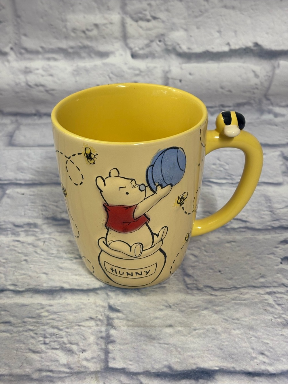 Disney Store WINNIE THE POOH 3D Ceramic Coffee Cup Mug Bee on Handle RARE
